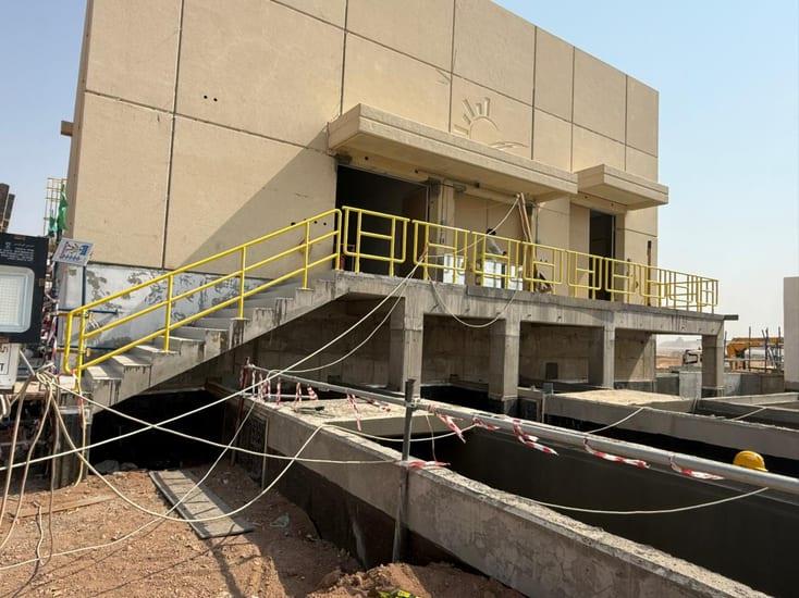 Entrance platform and stairs